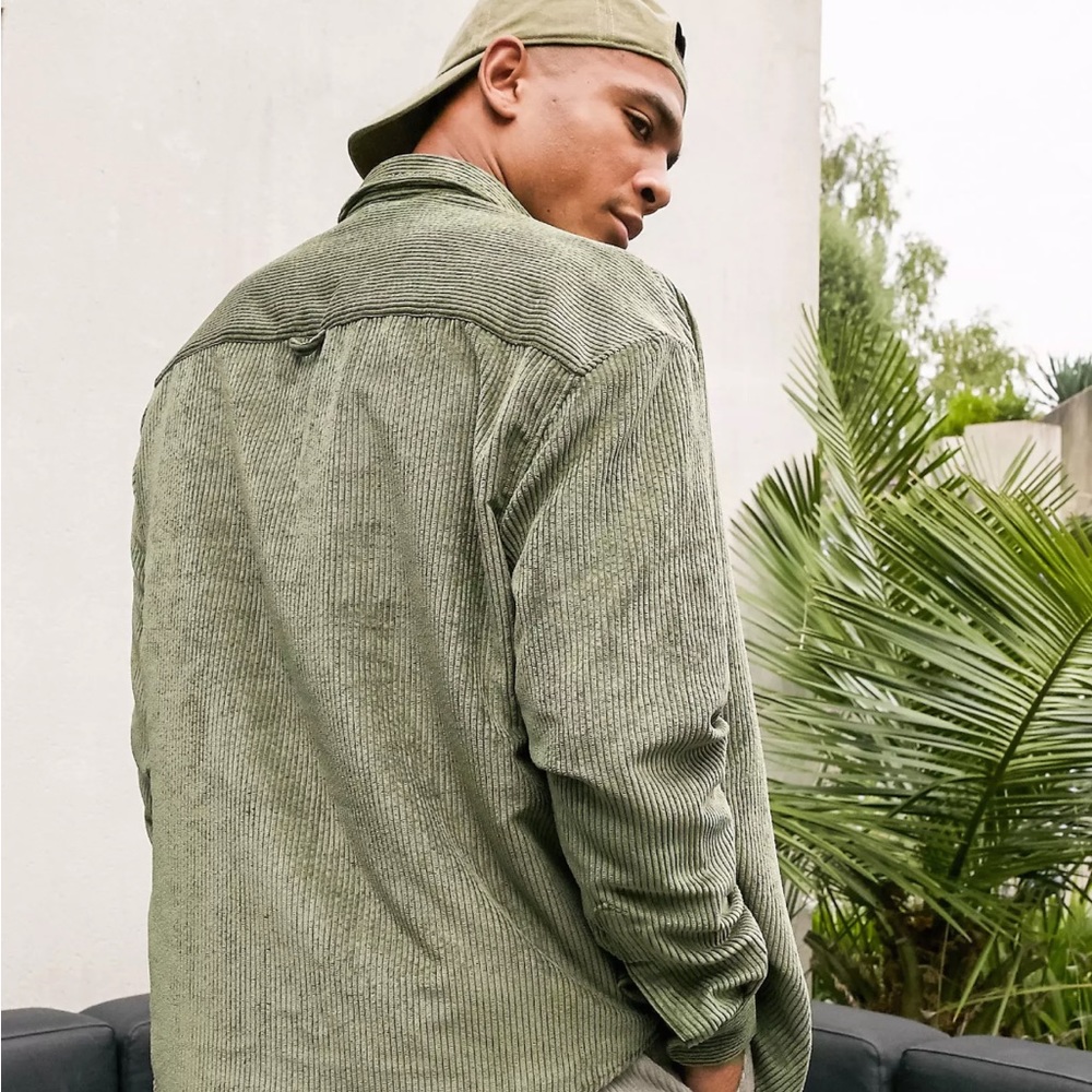 ASOS DESIGN oversized 90s style cord shirt in sage green - Picture 3 of 9